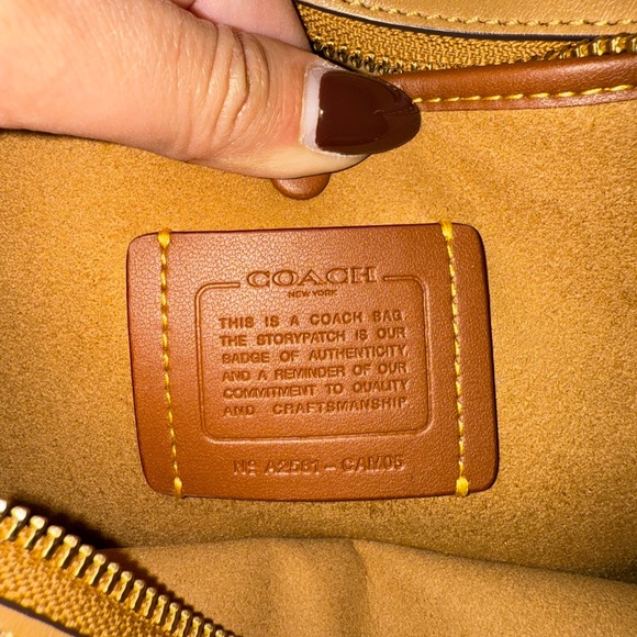 Coach Empire 28 - Picture 6 of 9